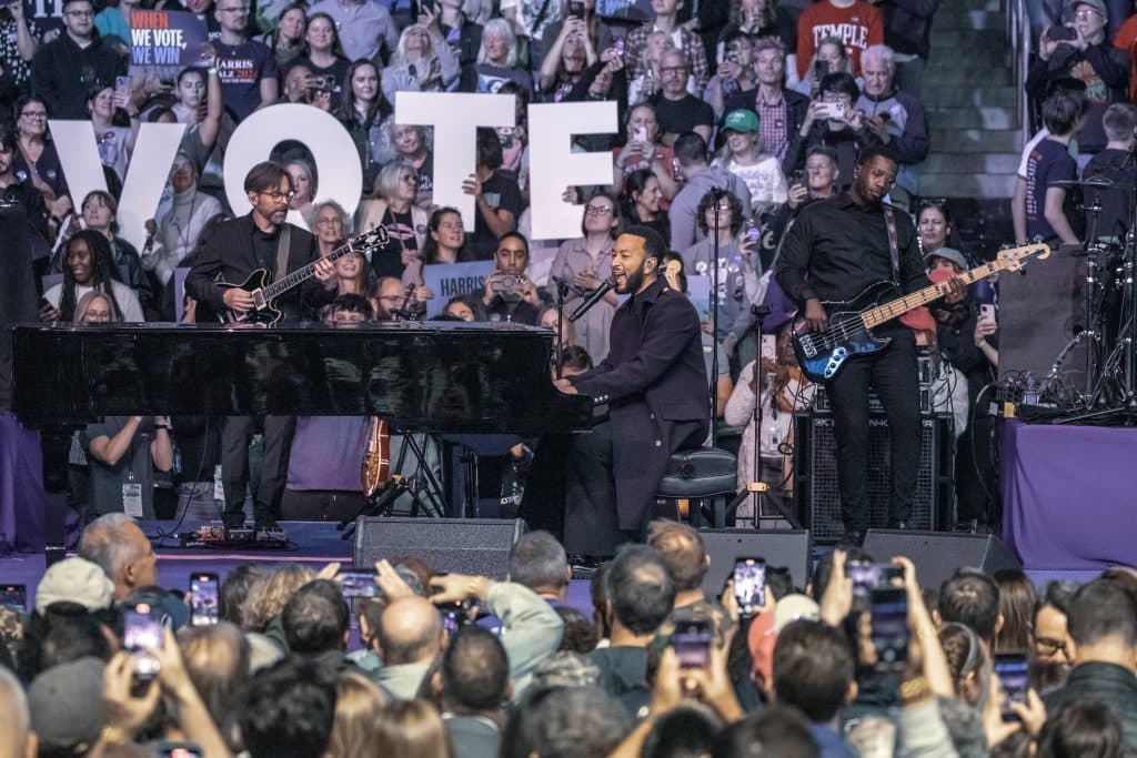 John Legend Vote - Bucks County Beacon - Photo Essay: Bruce Springsteen, Barack Obama and John Legend Headline Philadelphia Rally at Temple University’s Liacouras Center