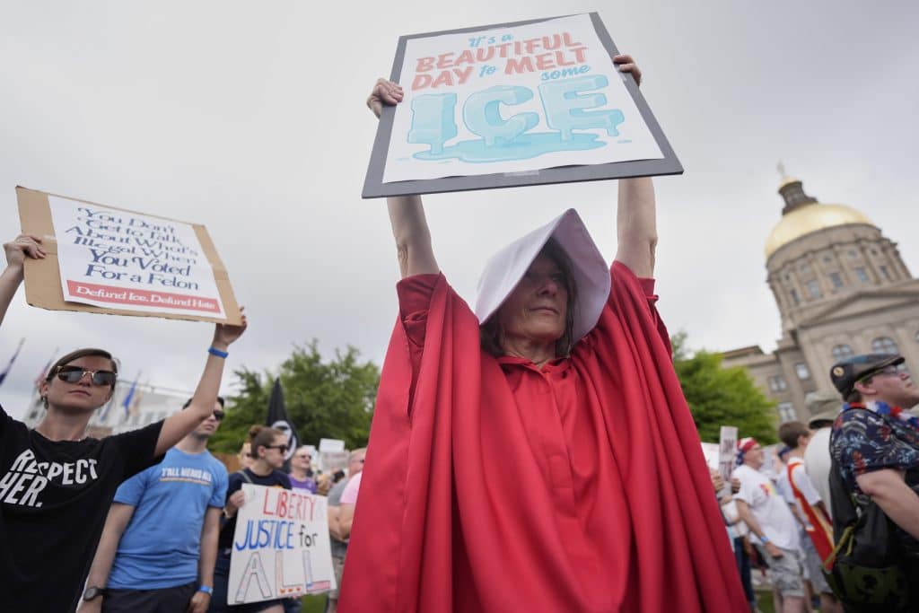 AP No Kings 2 - Bucks County Beacon - Photos of Anti-Trump 'No Kings' Demonstrations Across the US