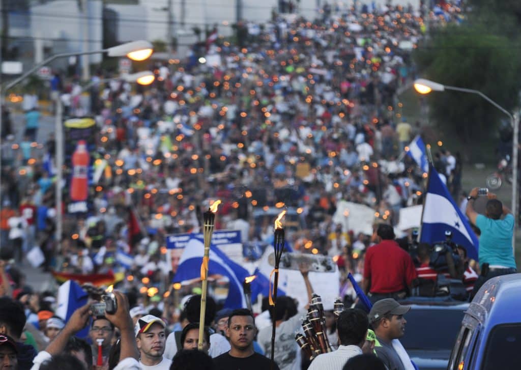 Honduras Corruption Protest JOH 2015 - Bucks County Beacon - Trump’s Pardon of Honduran Ex-President Who Conspired to Traffic Over 400 Tons of Cocaine Into US Exposes ‘War on Drugs’ Myth